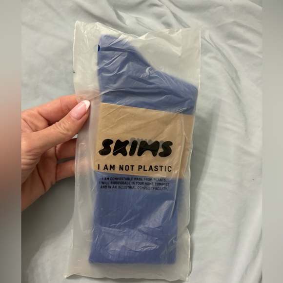 SKIMS Other - SKIMS cobalt blue sport socks NWT